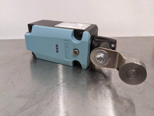 3SE5 114-1CH02-1AF3, Siemens, Position Switch, Roller Crank with LED, Limit Switch