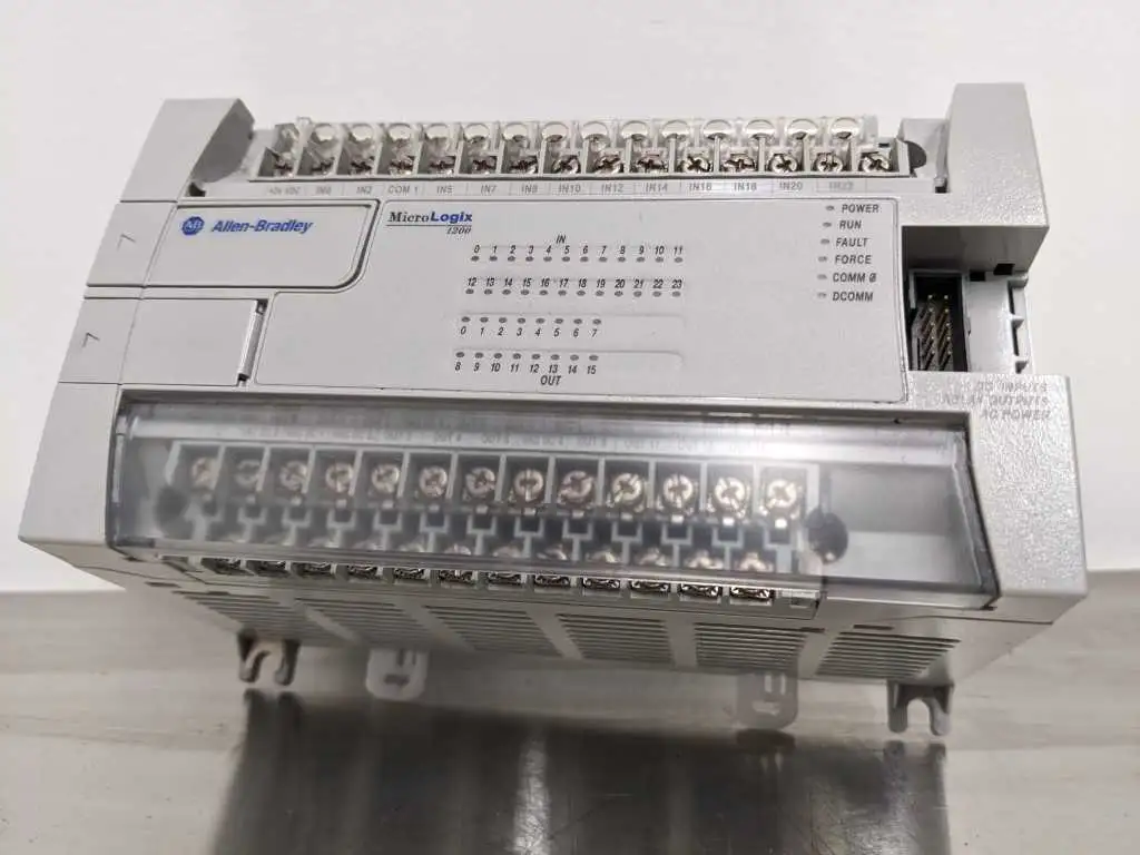 Allen-Bradley 1762-L40BWA MicroLogix 1200 40 Point Controller Ser C FRM 12