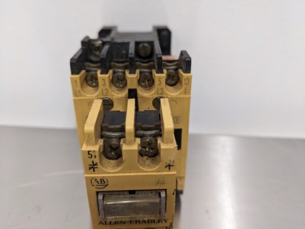100-A12ND3 and 195-FA02, Allen-Bradley, Contactor and Overload Relay