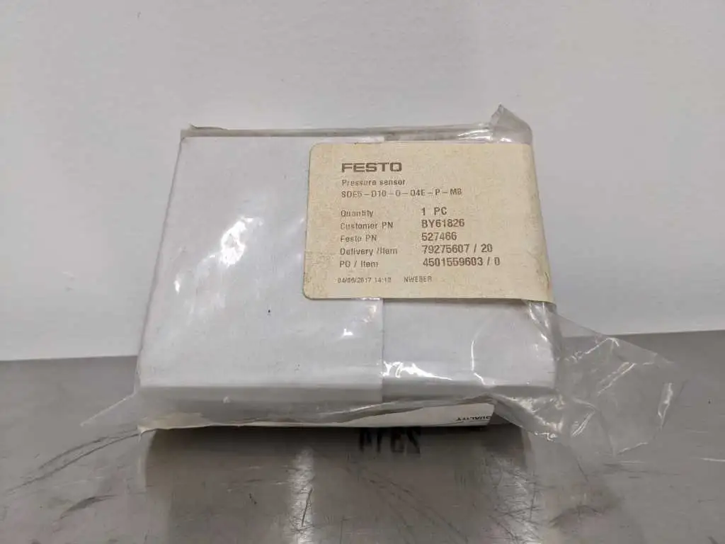 Festo SDE5-D10-0-Q4E-M8 Pressure Sensor 527466