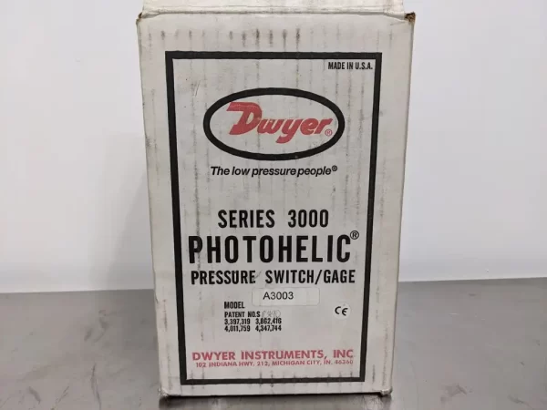 A3003, Dwyer, Photohelic Pressure Switch Gage