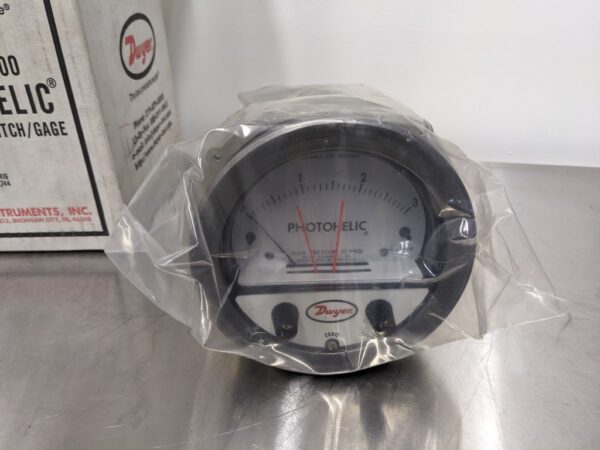 A3003, Dwyer, Photohelic Pressure Switch Gage