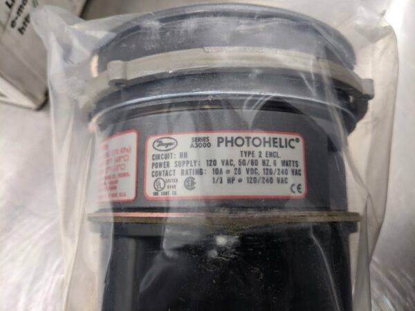 A3003, Dwyer, Photohelic Pressure Switch Gage