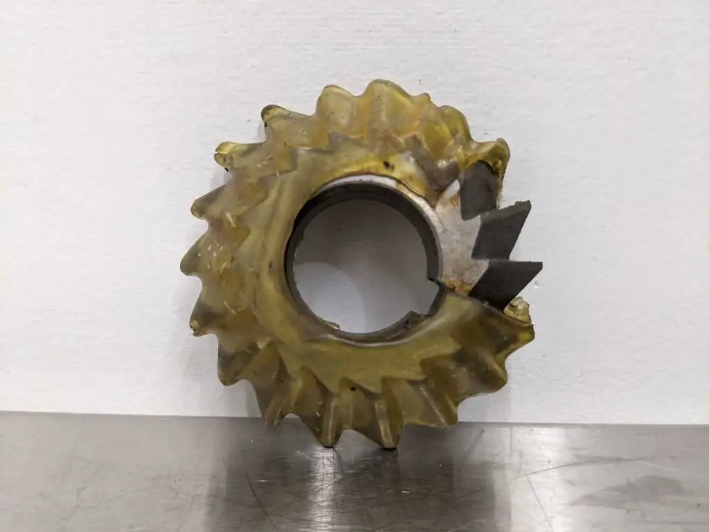 UTB Co HS-G8 2 5/8 x 1/2 x 1 18 Teeth Angle Milling Cutter