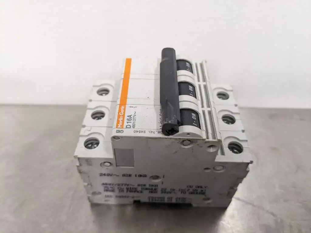 Merlin Gerin D16A Circuit Breaker Multi9 C60 3 Pole 24540