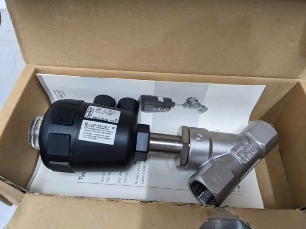 00454620, Burkert, 2 Way Piston Op Angle Seat Valve