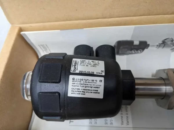 00454620, Burkert, 2 Way Piston Op Angle Seat Valve