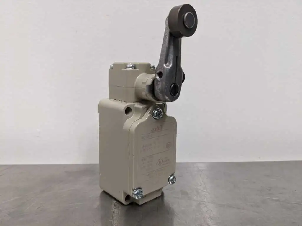 Azbil 1LS-J550 Limit Switch With Roller Arm IP67