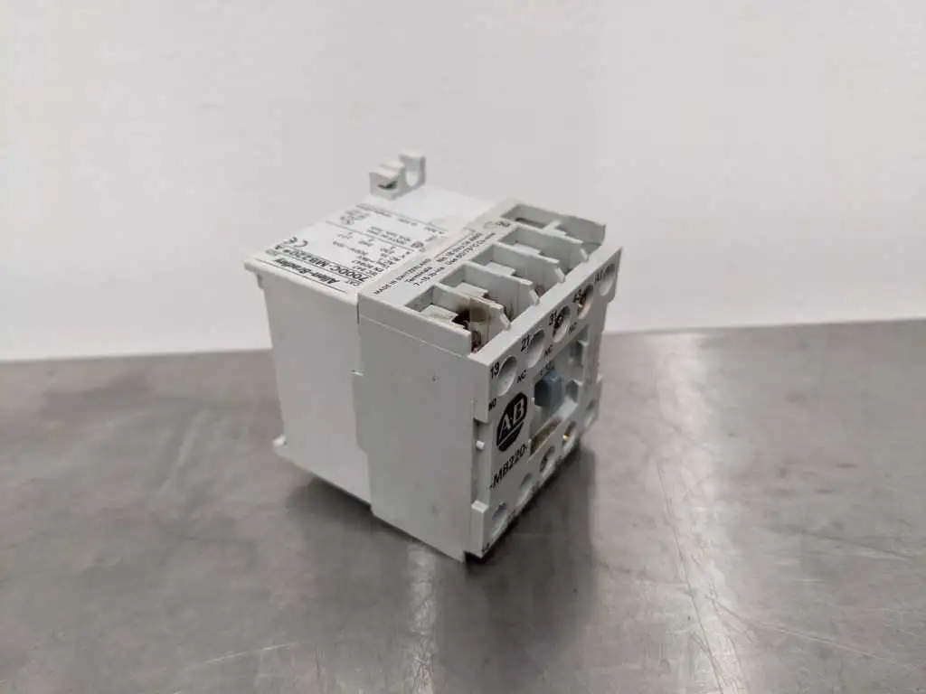 Allen-Bradley 700DC-MB220 Contact Relay Ser A 12-300, VAC 24, VDC