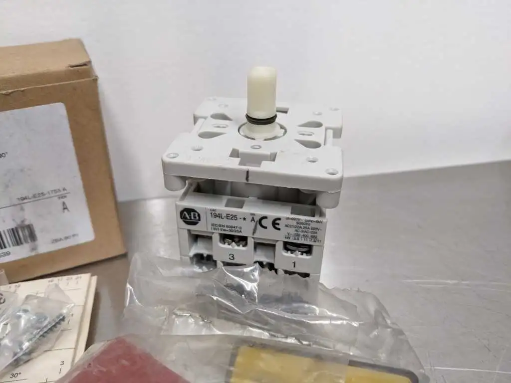 Allen-Bradley 194L-E25-1753 On Off Switch 25, A 25A 3 Poles