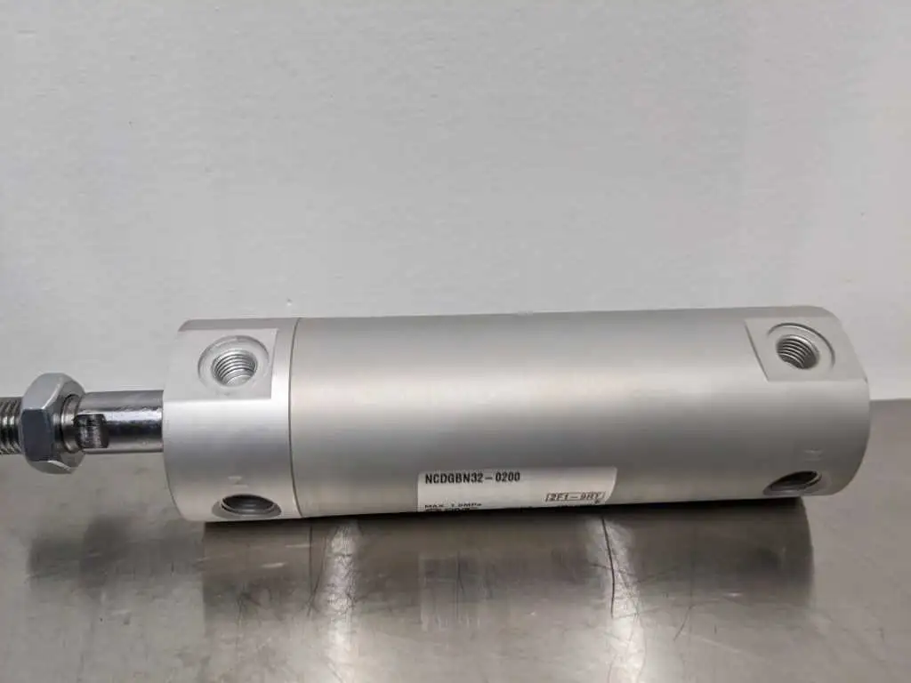 SMC NCDGBN32-0200 Pneumatic Cylinder 32mm Bore 200mm Stroke 2F1-9RT NCG Round Body