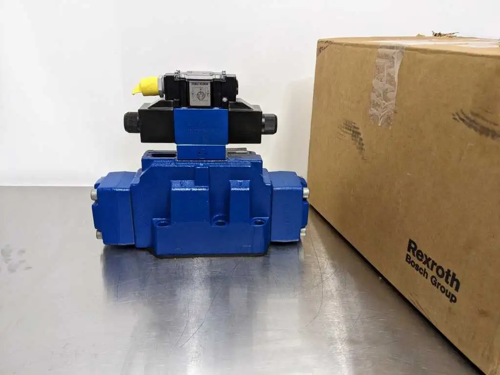 Rexroth R901376385 R901296604 Directional Spool Valve Brand New