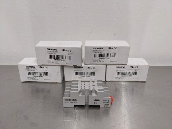 3TX7144-1E5, Siemens, Relay Socket 10A 14 Pin