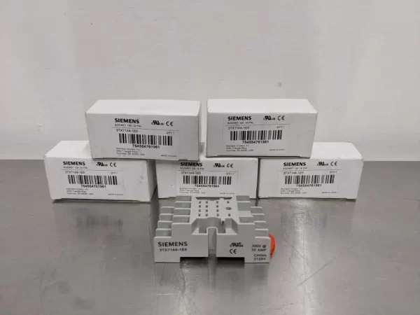 3TX7144-1E5, Siemens, Relay Socket 10A 14 Pin