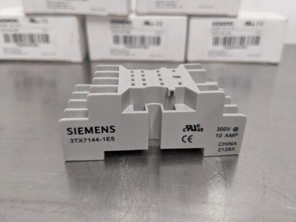 3TX7144-1E5, Siemens, Relay Socket 10A 14 Pin 3502 2 Siemens 3TX7144 1E5 1