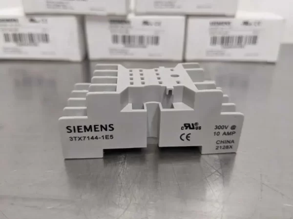 3TX7144-1E5, Siemens, Relay Socket 10A 14 Pin