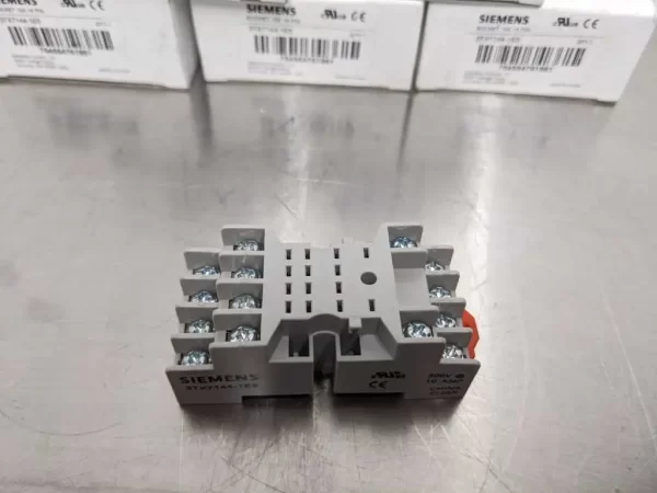 3TX7144-1E5, Siemens, Relay Socket 10A 14 Pin