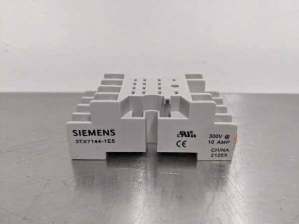 3TX7144-1E5, Siemens, Relay Socket 10A 14 Pin