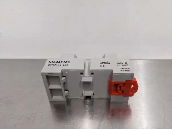 3TX7144-1E5, Siemens, Relay Socket 10A 14 Pin