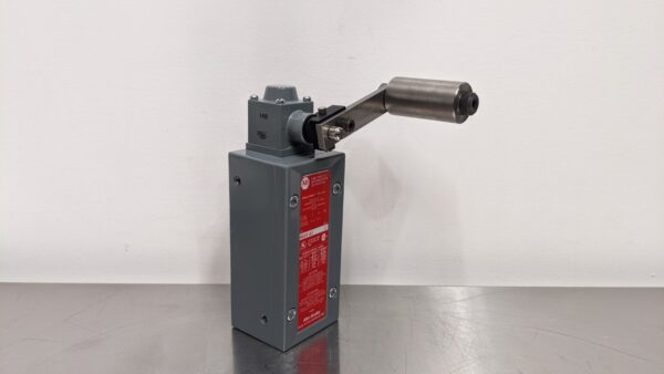802X-A7, Allen-Bradley, Limit Switch with Roller Handle