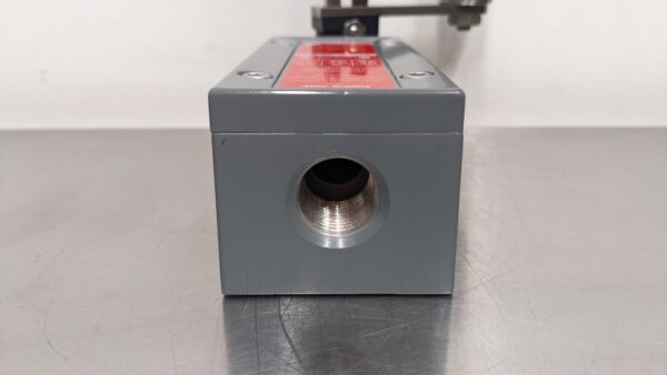 802X-A7, Allen-Bradley, Limit Switch with Roller Handle