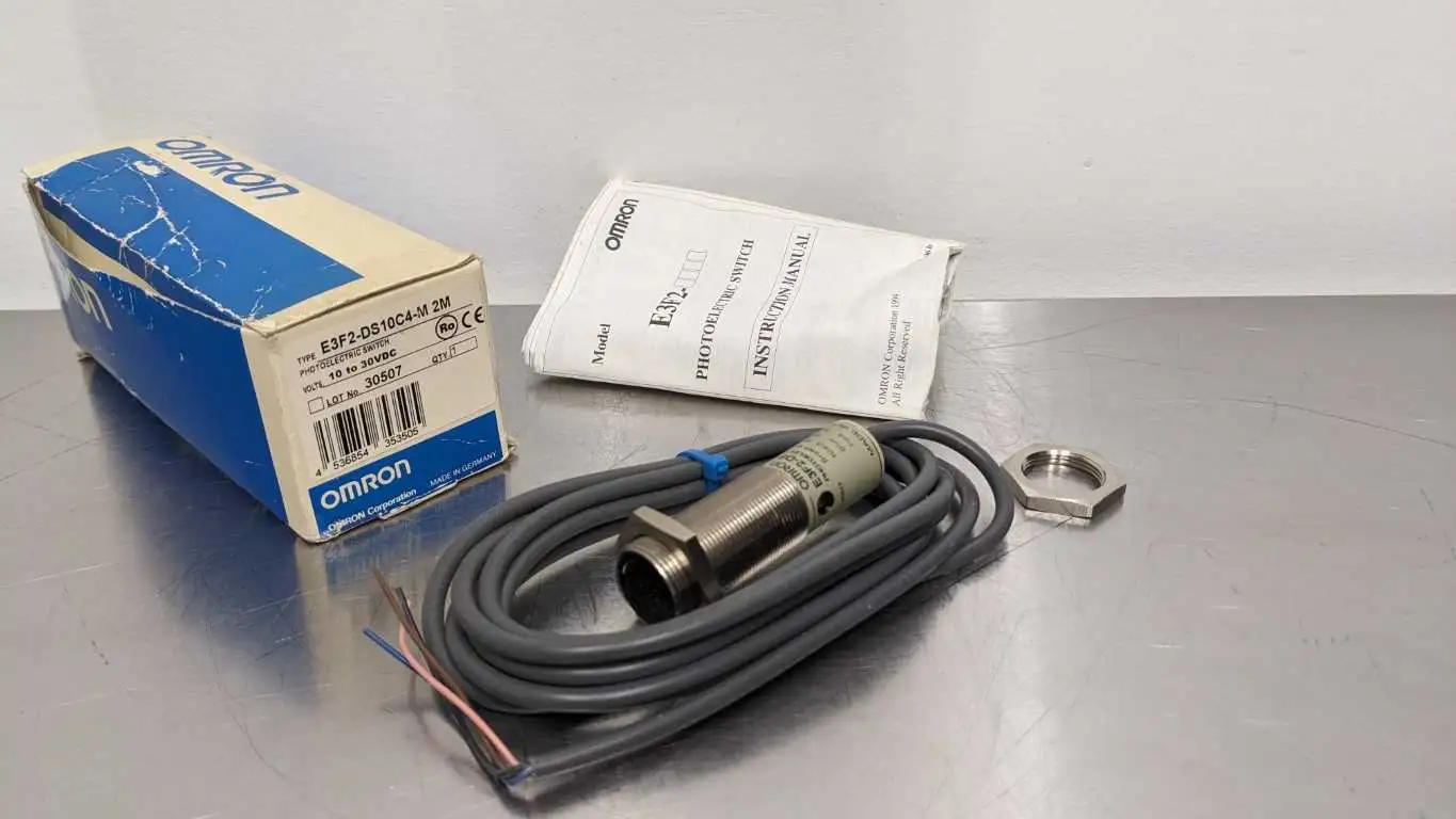 Omron E3F2-DS10C4-M Photoelectric Switch 2m 10-30 VDC