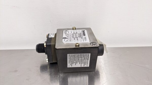 E1H-H90-P6-PLSV, Barksdale, Econ-O-Trol Pressure Actuated Switch 3827 5 Barksdale E1H H90 P6 PLSV 1