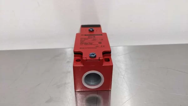 XCSA703, Telemecanique, Safety Limit Switch