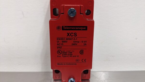 XCSA703, Telemecanique, Safety Limit Switch 3832 8 Telemecanique XCSA703 1