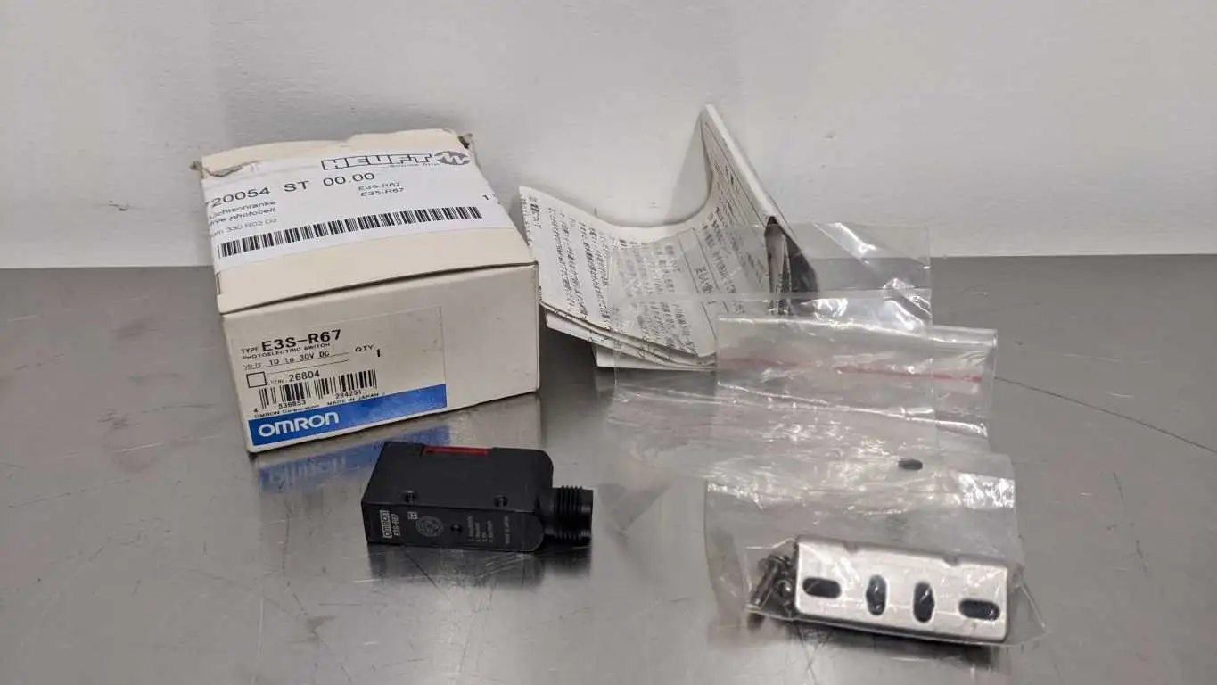 Omron E3S-R67 Photoelectric Switch 10-30 VDC