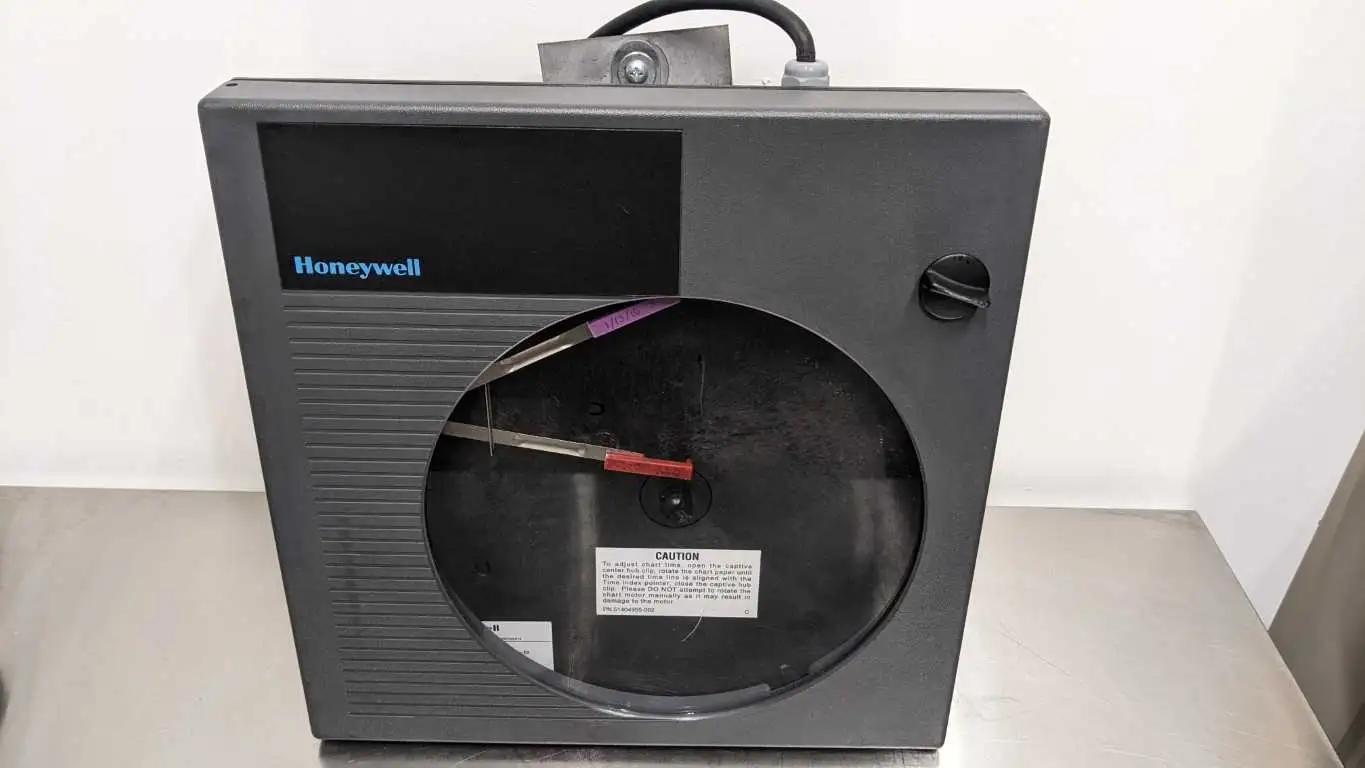 Honeywell DR4302-0000-G0100-0000-0000-00-000-E0 Two-Pen 10″ Circular Chart Recorder 0-55 Deg C