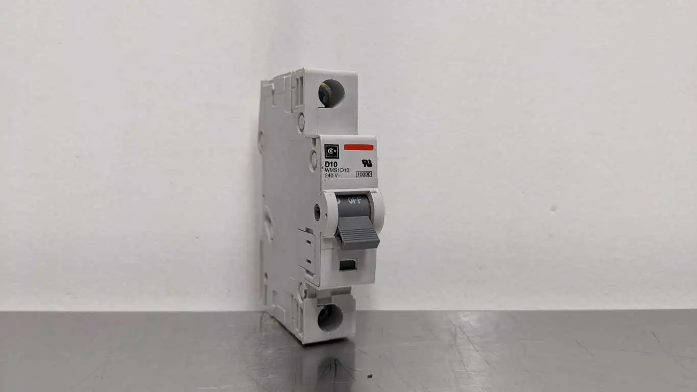 Cutler-Hammer WMS1D10 Miniature Circuit Breaker 10A UL1077