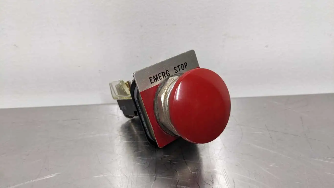 Allen-Bradley 800T-D Pushbutton Ser T Red