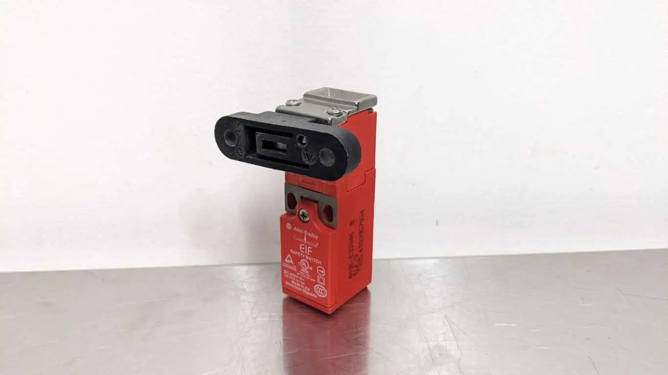 Allen-Bradley 440K-E33046 B Safety Switch 240, V 1.5, A ELF-3 Guardmaster