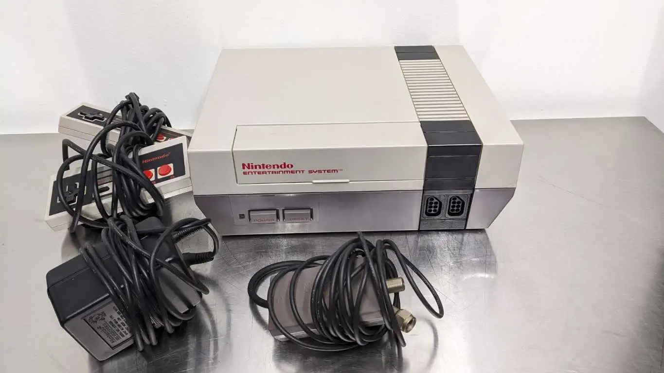 Nintendo NES-001 Console and 2 Controllers NES-004 Power Adapter NES-002 RF Switch NES-003