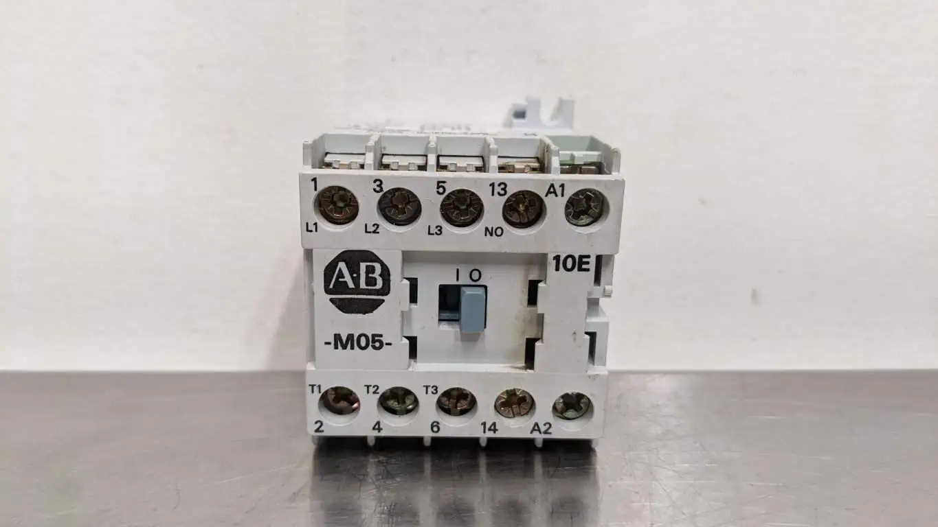 Allen-Bradley 100-M05NZ*3 Contactor Ser A 600VAC 12A 600VAC 12A