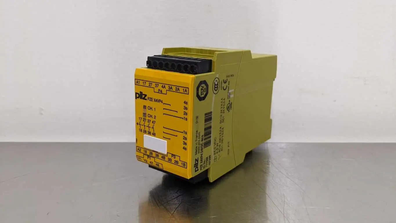 Pilz 777586 Safety Relay 24VDC 2.5W PZE X4VP4 24VDC 4n/o