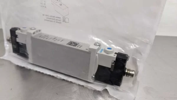 VUVG-B14-T32C-AZT-F-1R8L, Festo, Solenoid Valve