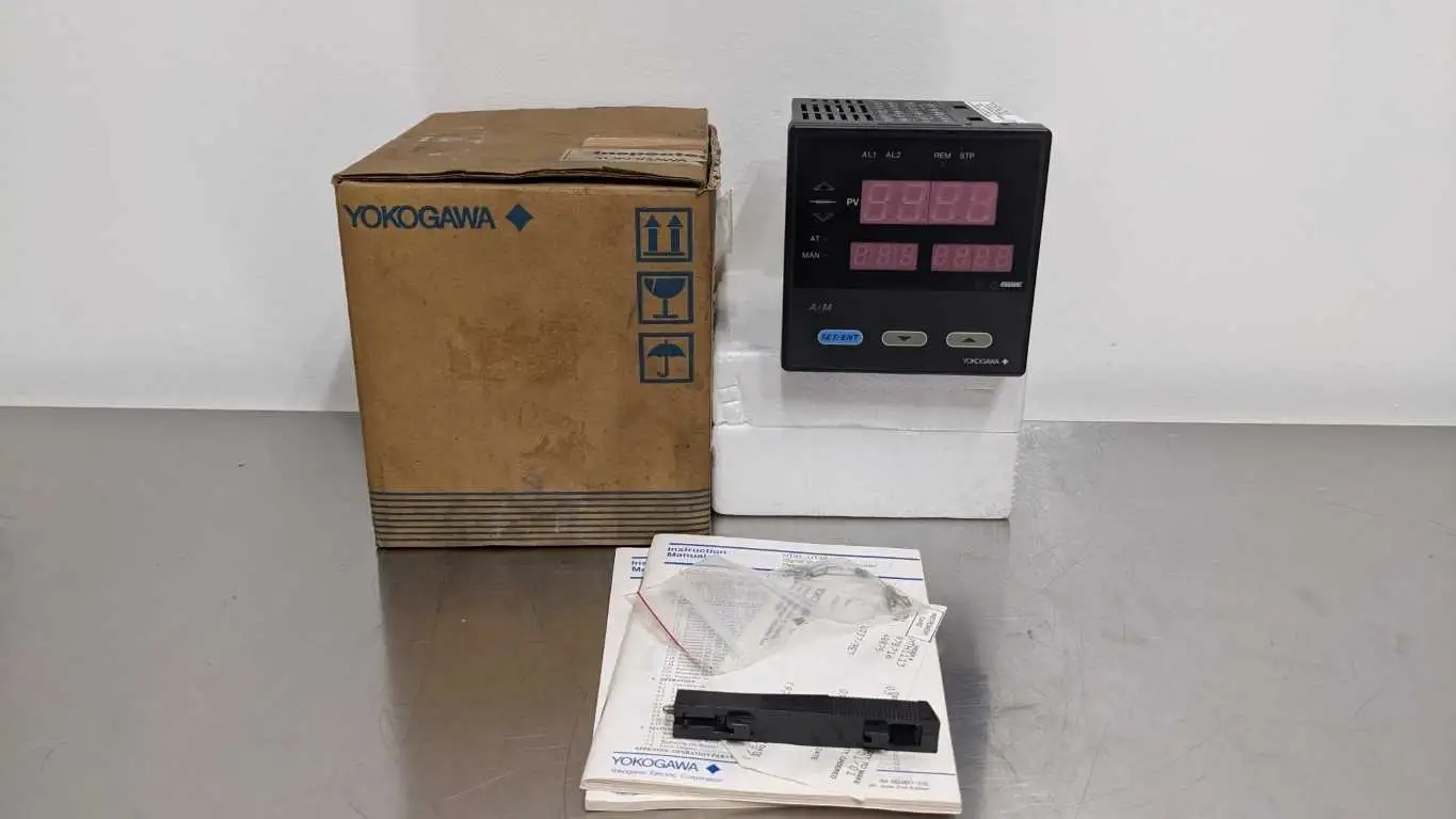 Yokogawa UT37E Digital Indicating Controller 100-240VAC 509687