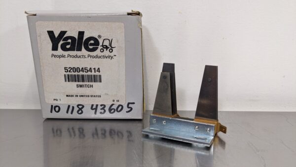 520045414, Yale, Forklift Traction Switch 4623 1 Yale 520045414 1