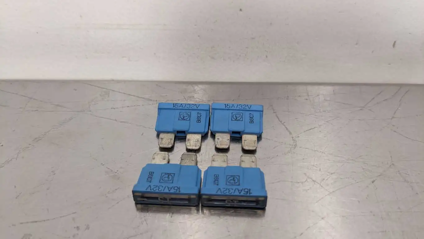 4 Pack No Brand 15A 32V Fuse 15A 32V 15A