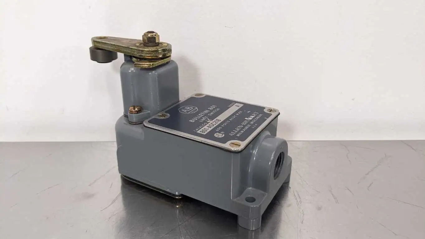 Allen-Bradley 801-ASC218 Limit Switch Ser A 600V AC-DC Roller