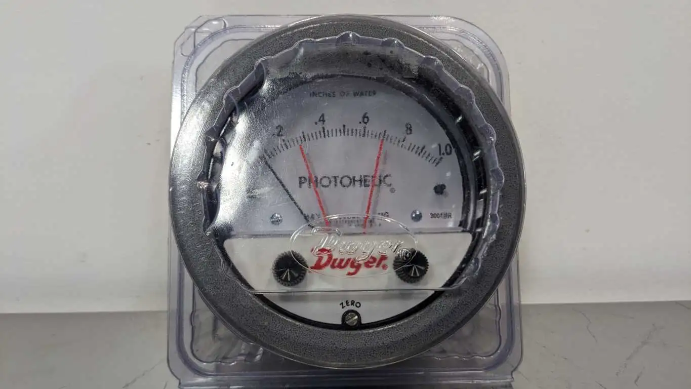 Dwyer 3001MR Pressure Switch Gage 0-1.0″ w.c. Photohelic 102911-00