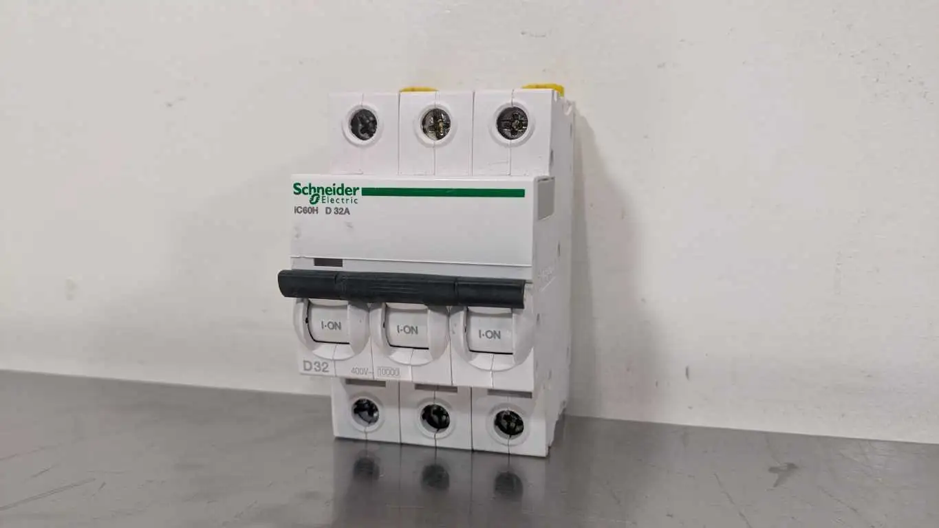 Schneider Electric iC60H D32A Miniature Circuit Breaker 32A Merlin Gerin