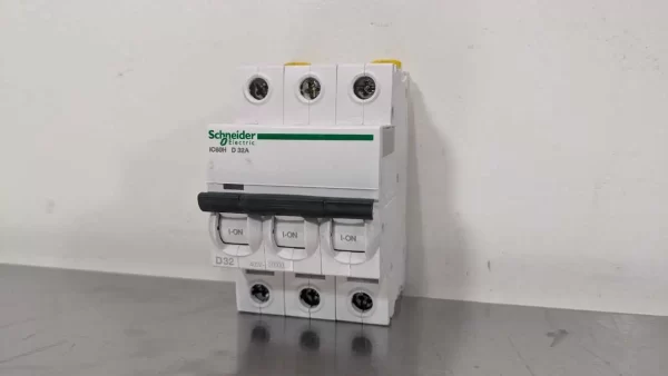 iC60H D32A, Schneider Electric, Miniature Circuit Breaker