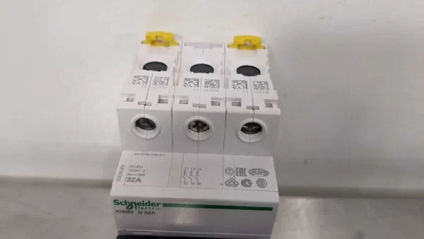 iC60H D32A, Schneider Electric, Miniature Circuit Breaker