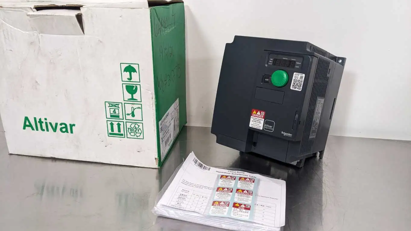 Schneider Electric ATV320U30M3C AC Speed Dirve 3HP 0-200-240VAC Altivar 320