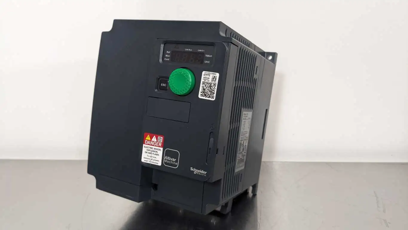 Schneider Electric ATV320U30M3C AC Speed Dirve 3HP 0-200-240VAC Altivar 320