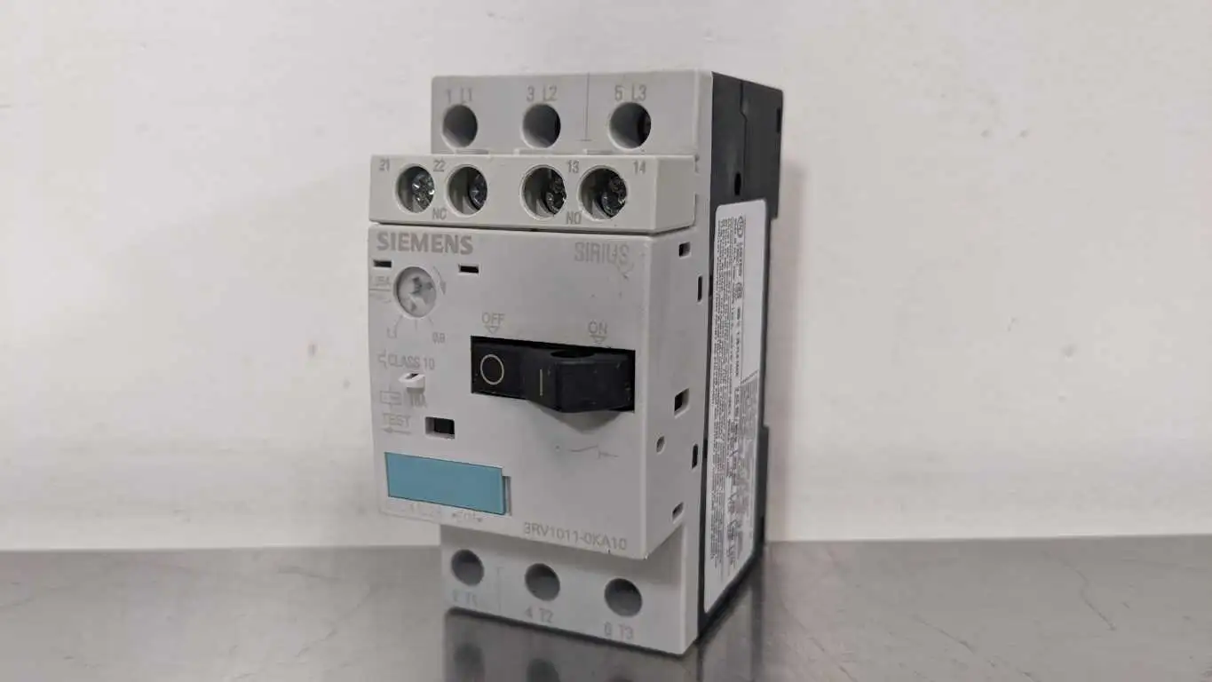 Siemens 3RV1011-0KA10 Circuit Breaker Motor Protector 0.9-1.25A with NC NO Aux Contact