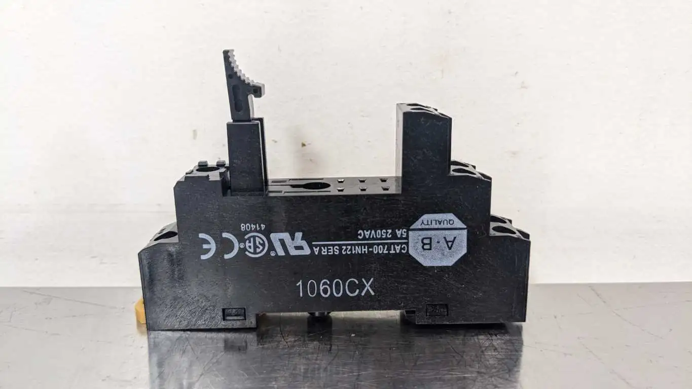 Allen-Bradley 700-HN122 Relay Base Ser A 250VAC 5A